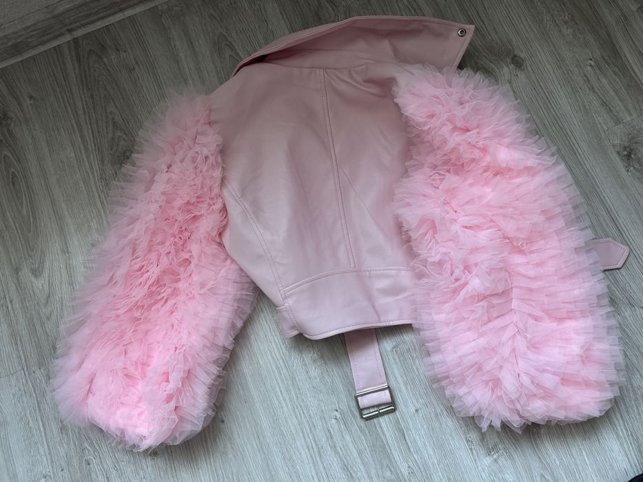 Чисто ново розово яке