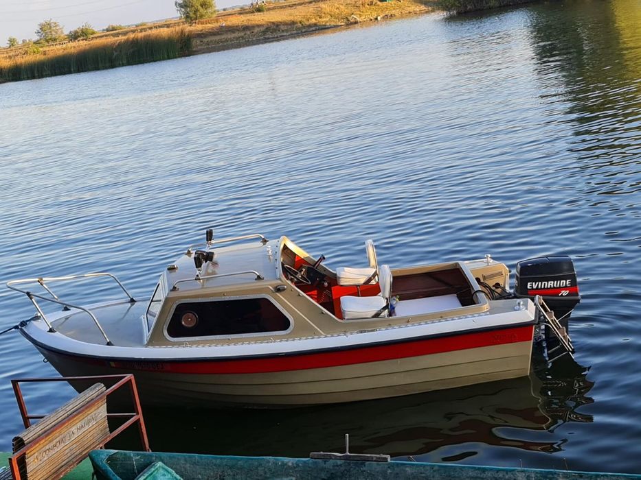Barca Vega cu motor Evinrude