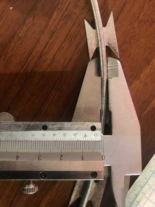 Колючая проволока стальной, оцинкованный и Егоза