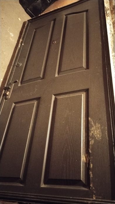 Продается железная дверь