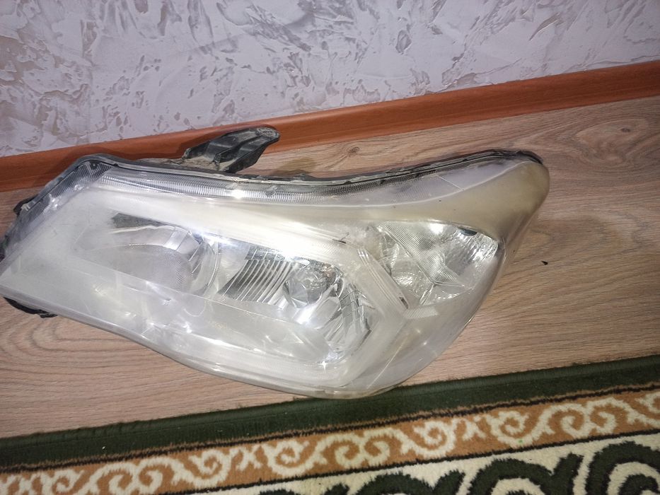 Фара левая сторона с водительского