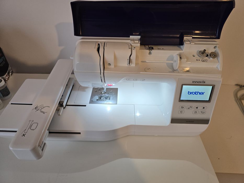 Mașină de brodat Brother Innovis NV 800E
