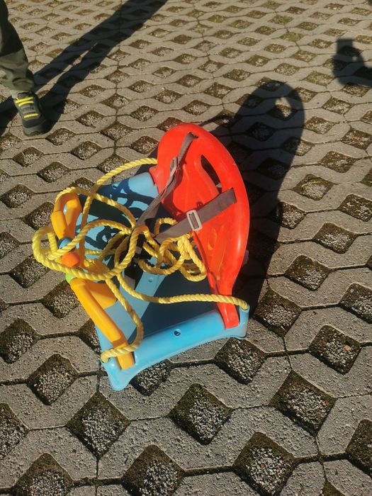 Детска люлка 3 в 1 с предпазни колани и свалящи преграда и гръб.