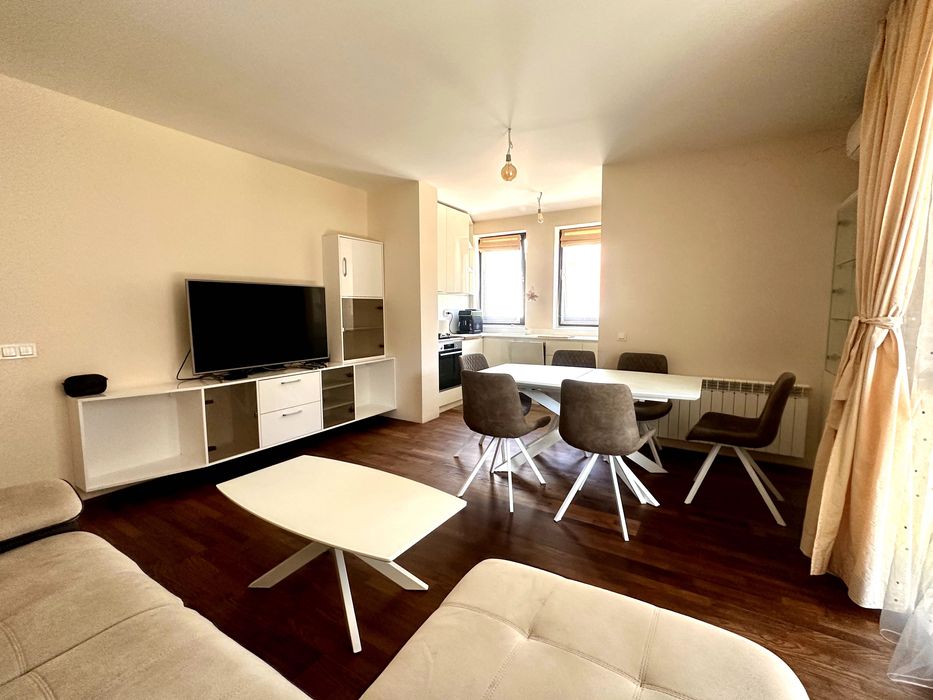 Тристаен апартамент за продажба в тухлена сграда