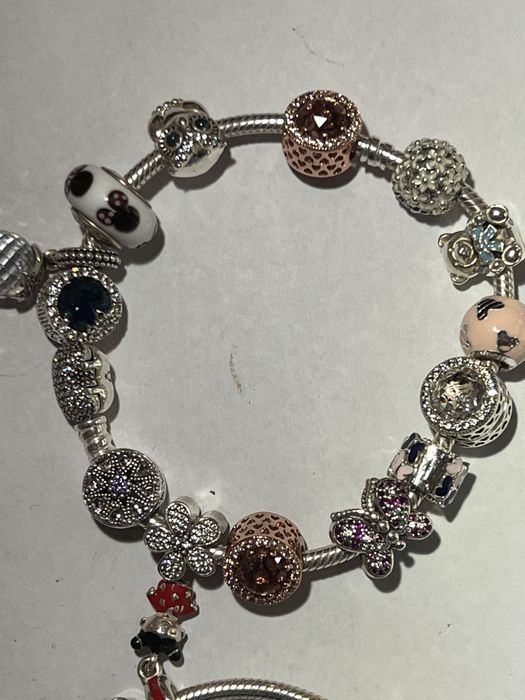 Bratari originale Pandora cu charmuri originale Pandora