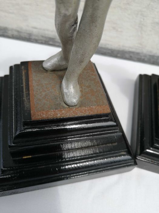 Statueta metal suport pendul