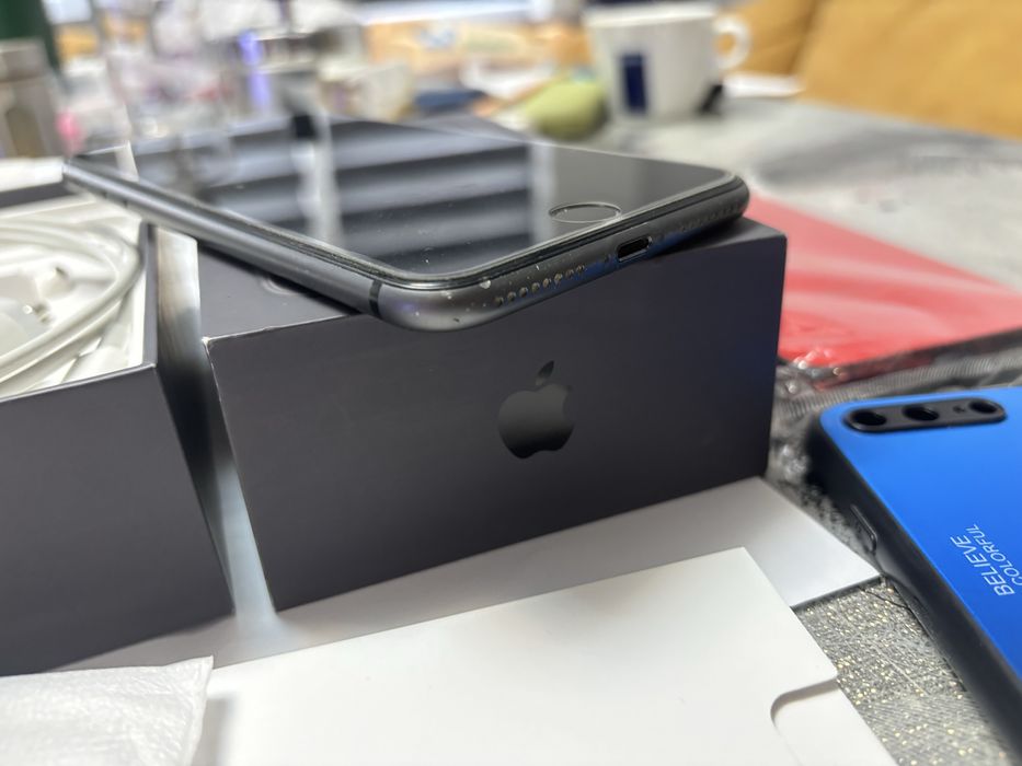 Iphone 8 plus 64 black + адаптер