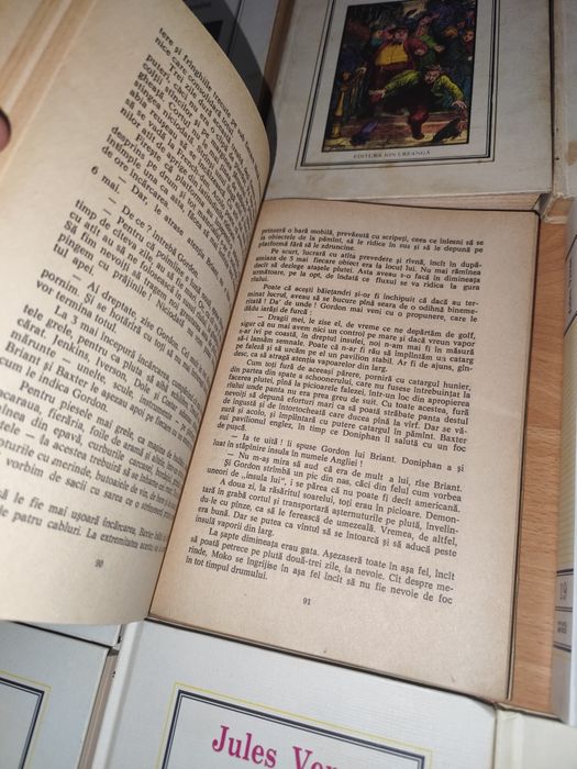 Vând colecție cărți Jules Verne la pachet
