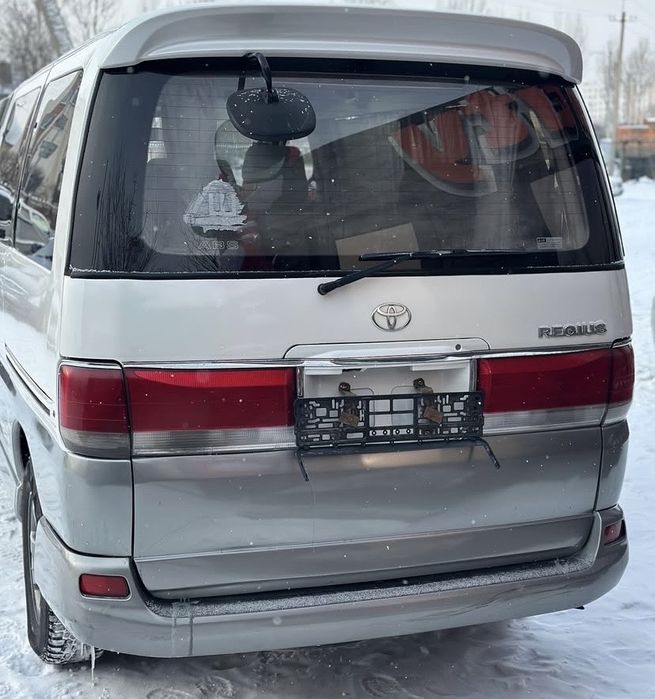 Toyota Regius бус семь мест