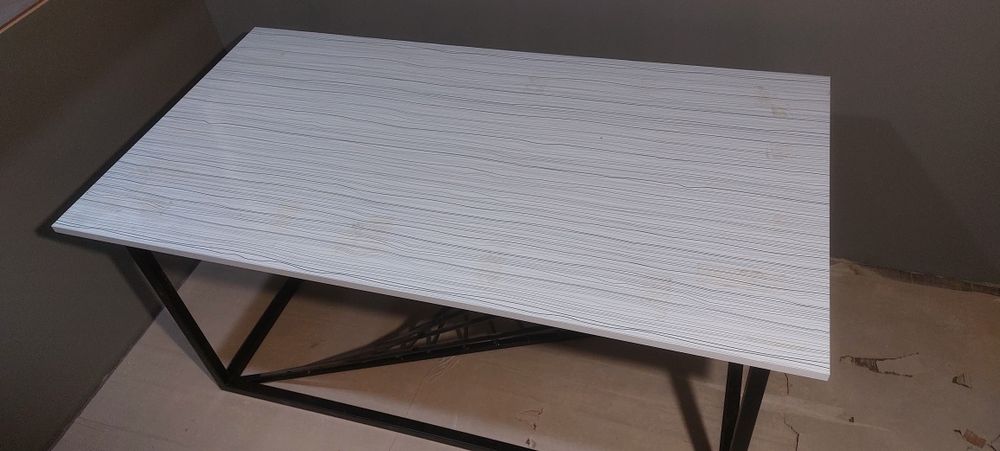 Трапезна/кухненска маса