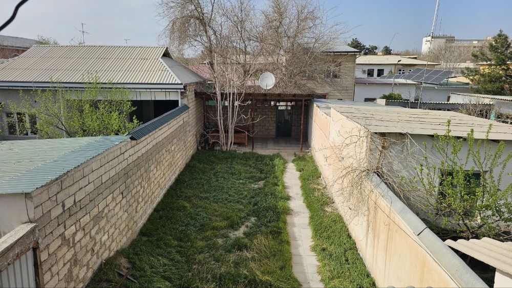 Navoiy shahar markazida 2 xonali tayyor jihozlari bilan uy sotiladi