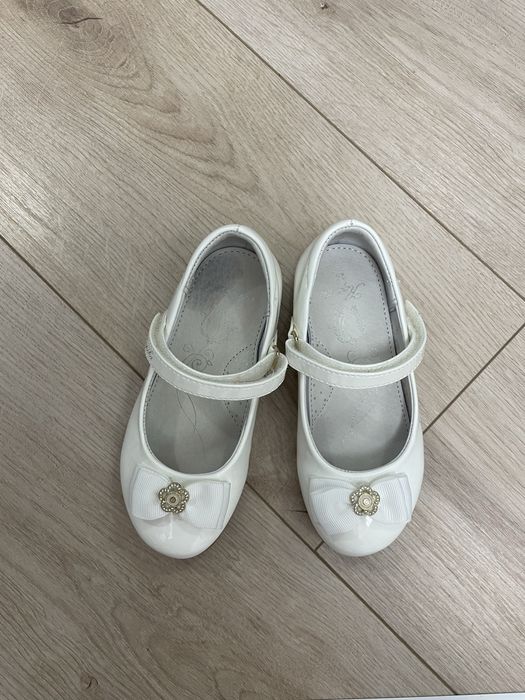 Белые кроссовки на девочку, 26 размер