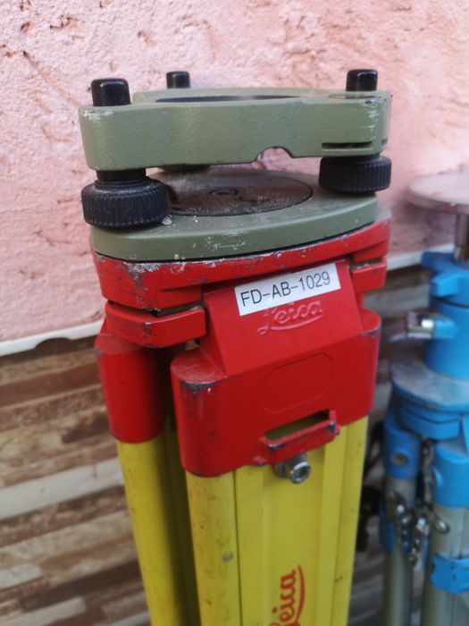 Leica Геодизични Инструменти Триноги за Оптичен Нивелир Щок  Gnss Прие