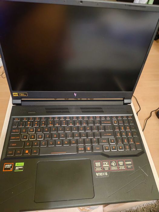 Laptop Gaming ACER Nitro V16, AMD Ryzen 7 8845HS, RTX 4060 8GB, garantie 08.2027