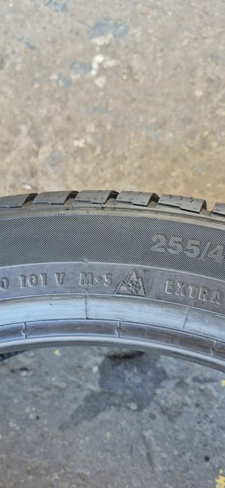 4 anvelope iarna ca noi Continental 255/40/20.Pretul este pe bucata.