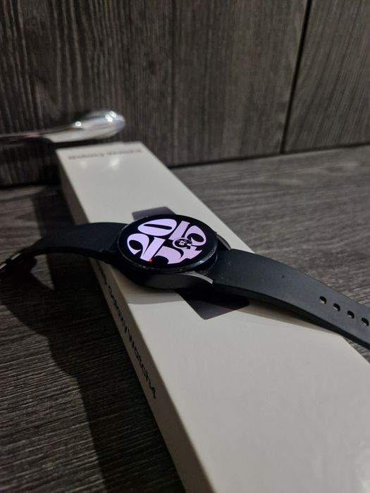 Galaxy watch 4 40 mm срочно продам