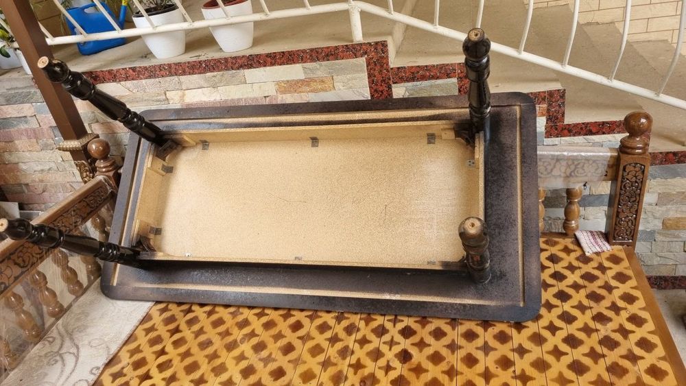 Продаётся удобный и большой стол.