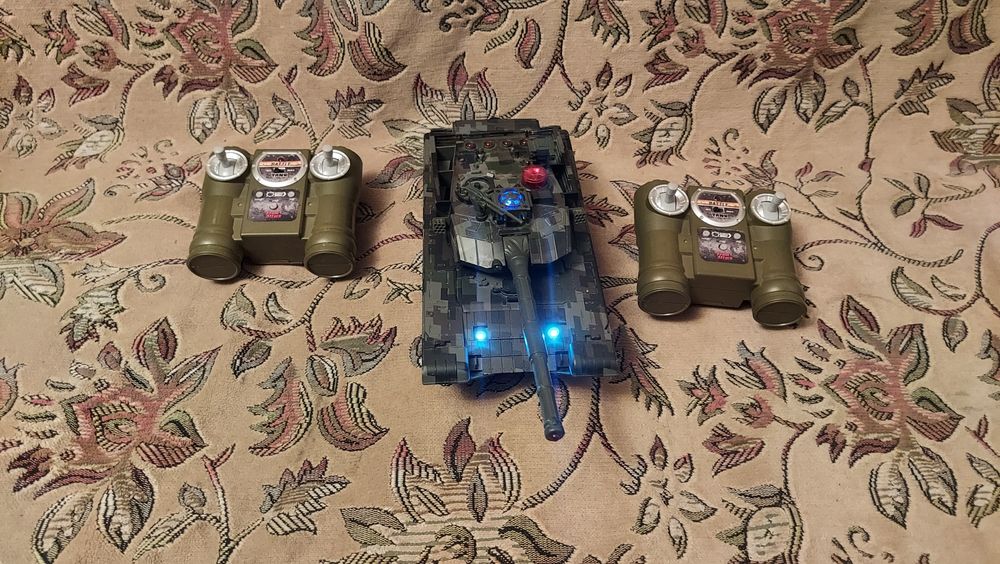 Детский танк на пульте управления