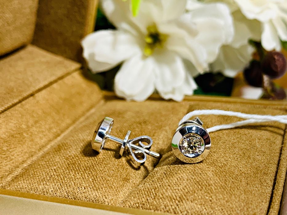 золотые серьги с бриллиантами в белом золоте