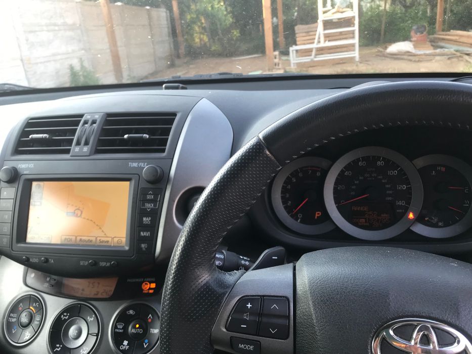 Toyota RAV4 2011 , 2.0 бензин автомат