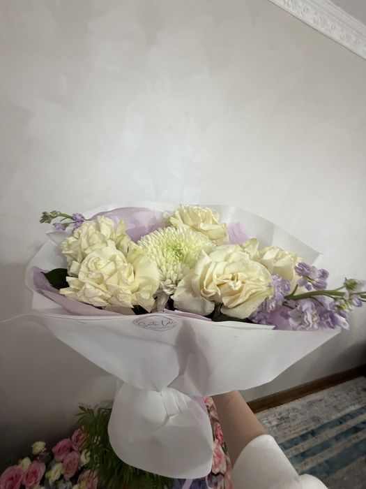 Свежие новые цветы срочно продаю