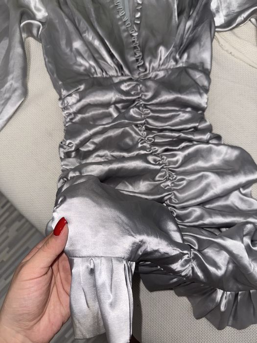 платье ОБТЯГ супер! Серебро