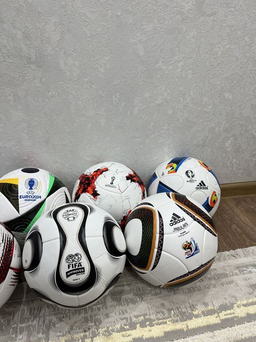 Футбольные мячи Adidas