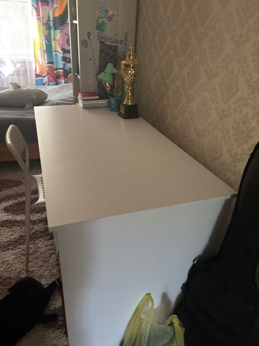 Стол письменный белый