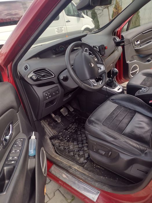 Vând Renault scenic 3 din 2012..