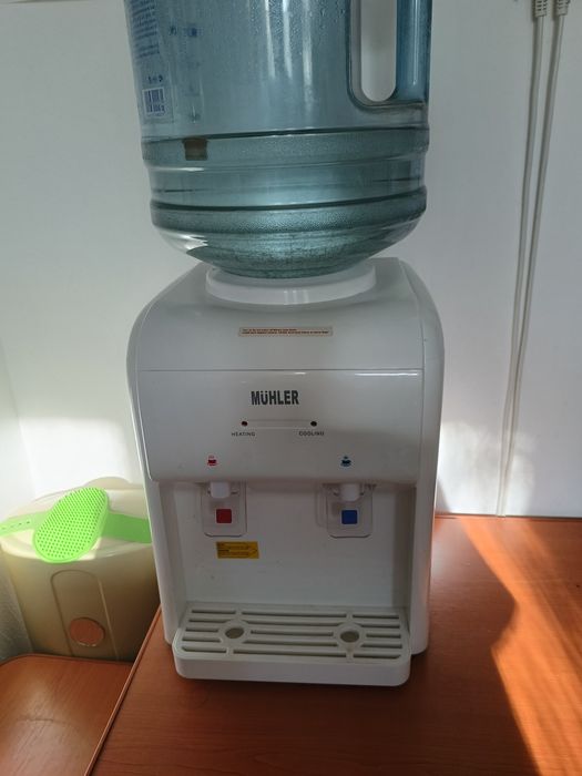 Vând aparat apa rece calda impecabil ideal pentru casa sau birou