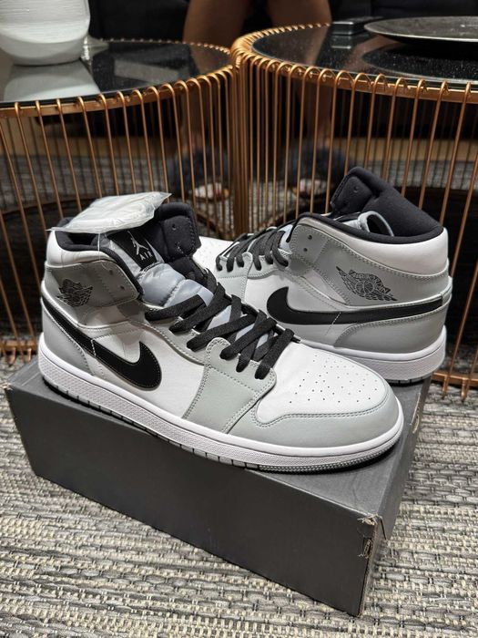 Jordan 1 Retro Mid "Light Smoke Grey" 45EUR Мъжки Кецове + Кутия