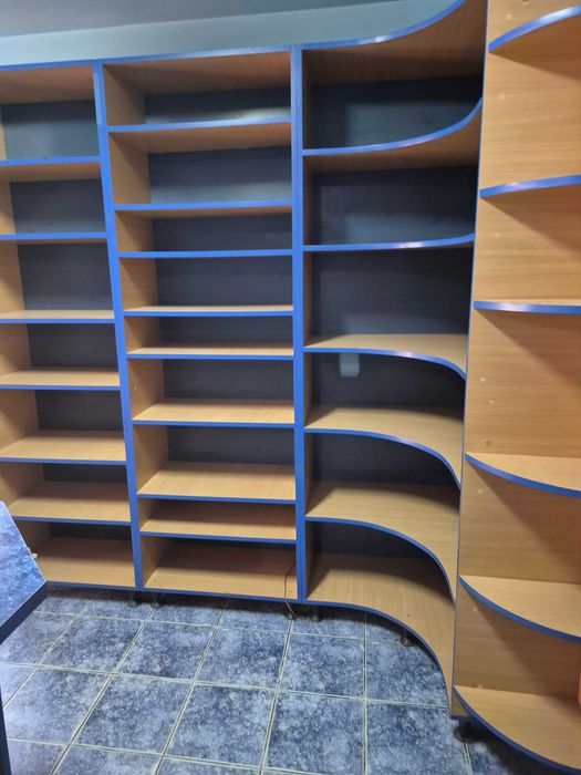 Mobilier  spațiu  comercial