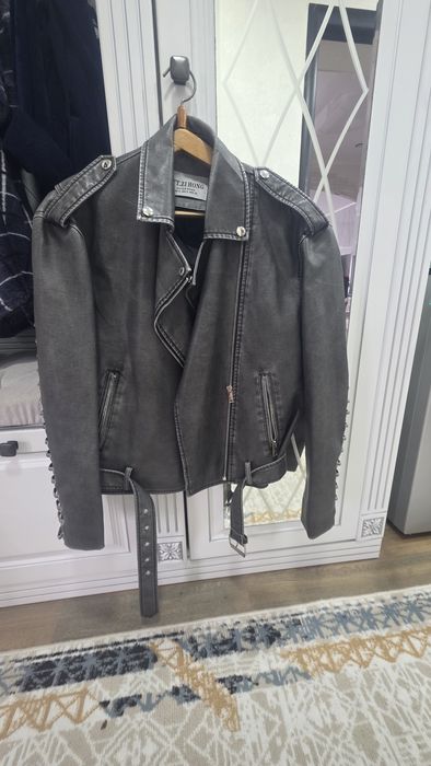Продам куртку женскую