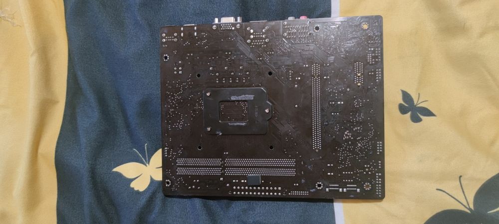 Vând placa baza Asus lga 1150 DEFECTĂ (PINI)