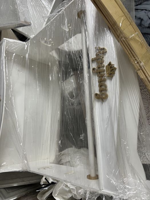 Стойная вешалка для детей