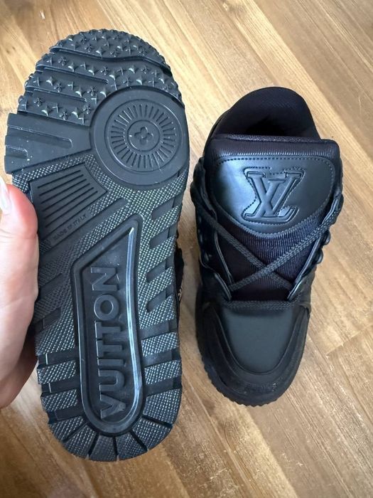 Adidasi Louis Vuitton