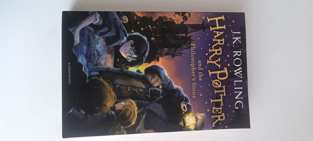 Продам книгу Гарри Поттер