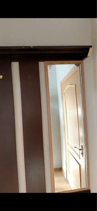 Настенная вешалка с зеркалом