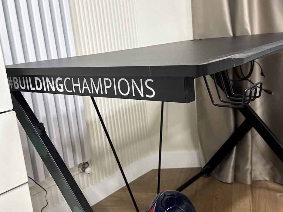 Стол настольный, для компа) продам