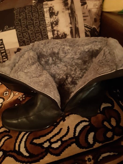 Продам женские сапоги