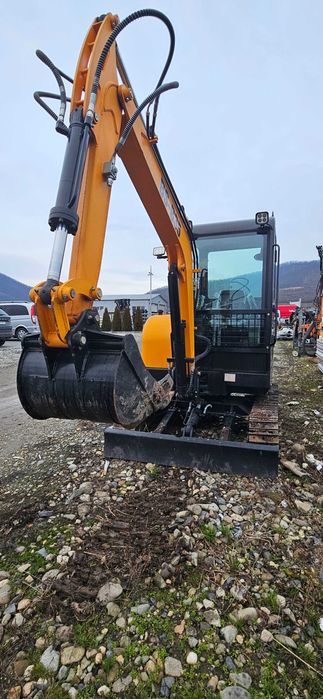 Miniexcavator 3.5t, NOU - Motor KUBOTA