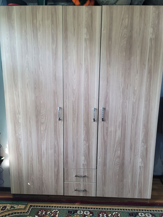 Bolalar honasidagi shkaf.