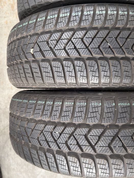 Vand 4 anvelope 225/50/18 pirelli de iarnă ca noi