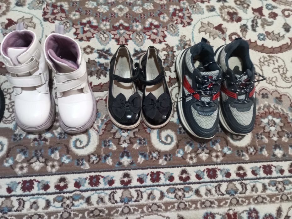 Продам обувь детскую