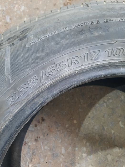 Продам резину 235/65/17