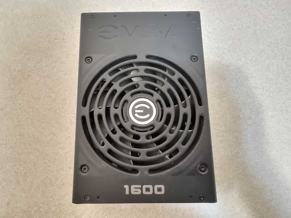 Золотой блок питания EVGA SuperNOVA 1600 G2 мощностью 1600Вт
