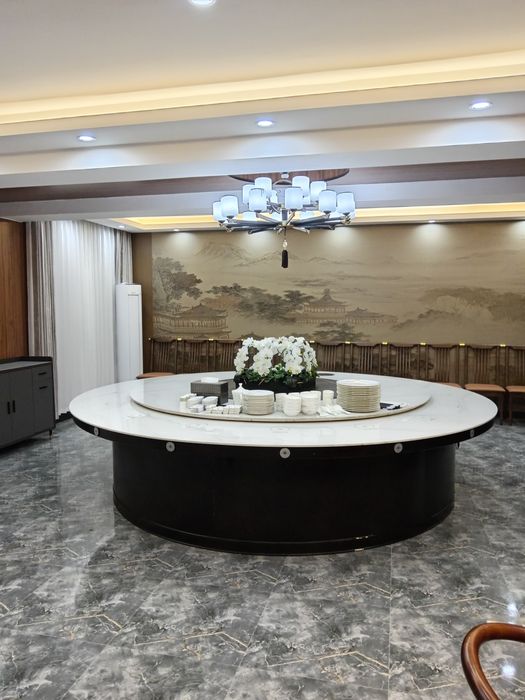 Sun'iy gullar va daraxtlar.