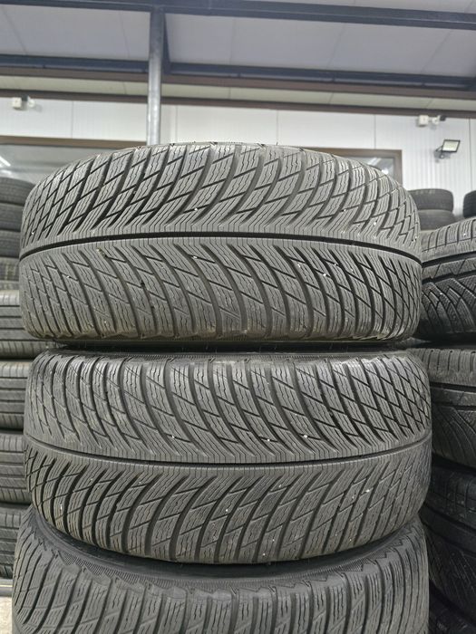 2 Броя 235/40/18 Michelin 6,6mm