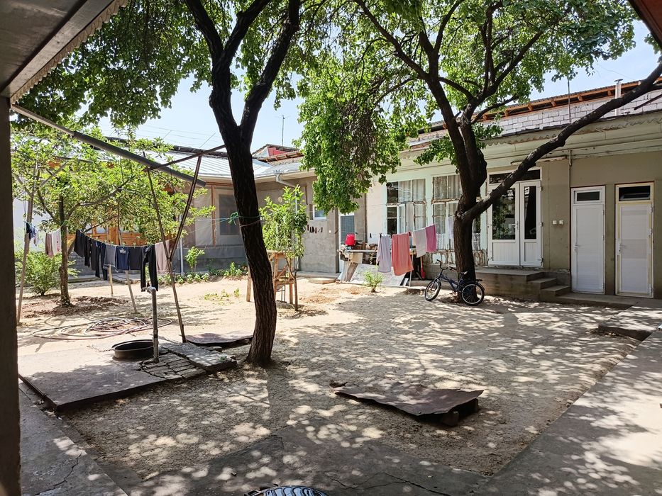 Biznes yoki katta hovli uchun ideal uy sotiladi