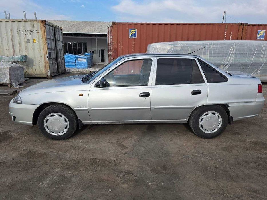 Nexia 2 1.6 moshina sotiladi